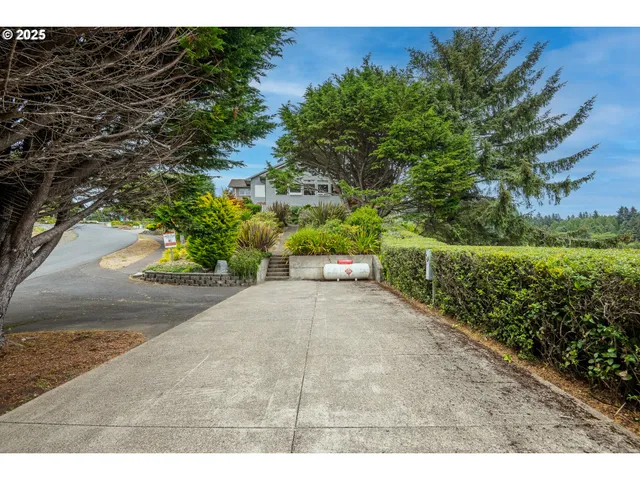 $979,000 | 1055 Northwest Estate Drive, Seal Rock, OR 97376