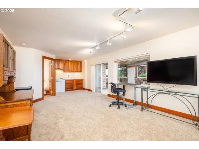 $979,000 | 1055 Northwest Estate Drive, Seal Rock, OR 97376