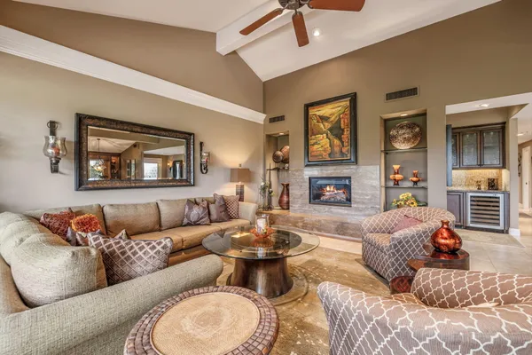 $1,100,000 | 133 Juan Circle, Palm Desert, CA 92260