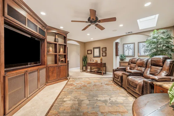 $1,100,000 | 133 Juan Circle, Palm Desert, CA 92260