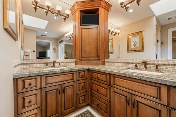 $1,100,000 | 133 Juan Circle, Palm Desert, CA 92260