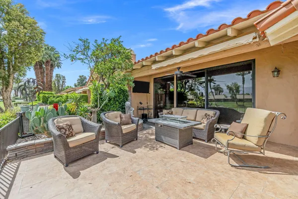 $1,100,000 | 133 Juan Circle, Palm Desert, CA 92260