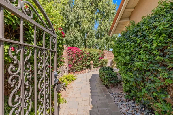 $1,100,000 | 133 Juan Circle, Palm Desert, CA 92260