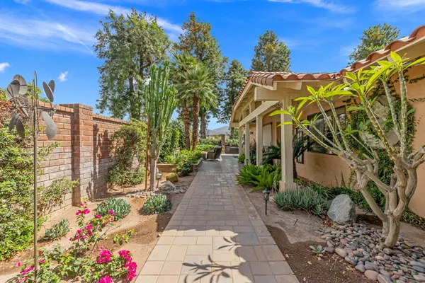 $1,100,000 | 133 Juan Circle, Palm Desert, CA 92260