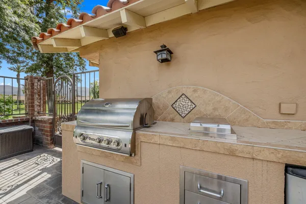$1,100,000 | 133 Juan Circle, Palm Desert, CA 92260