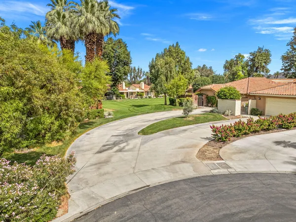 $1,100,000 | 133 Juan Circle, Palm Desert, CA 92260