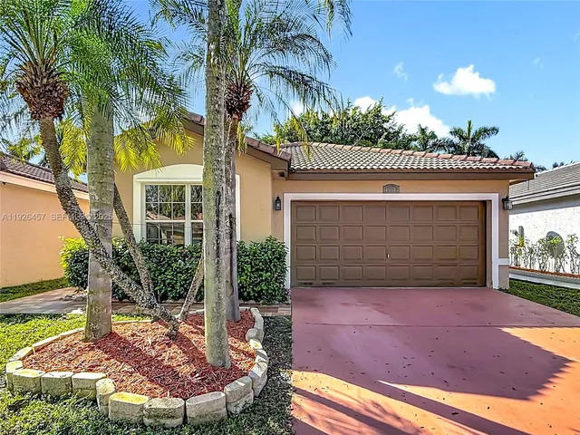 a front view of house with yard