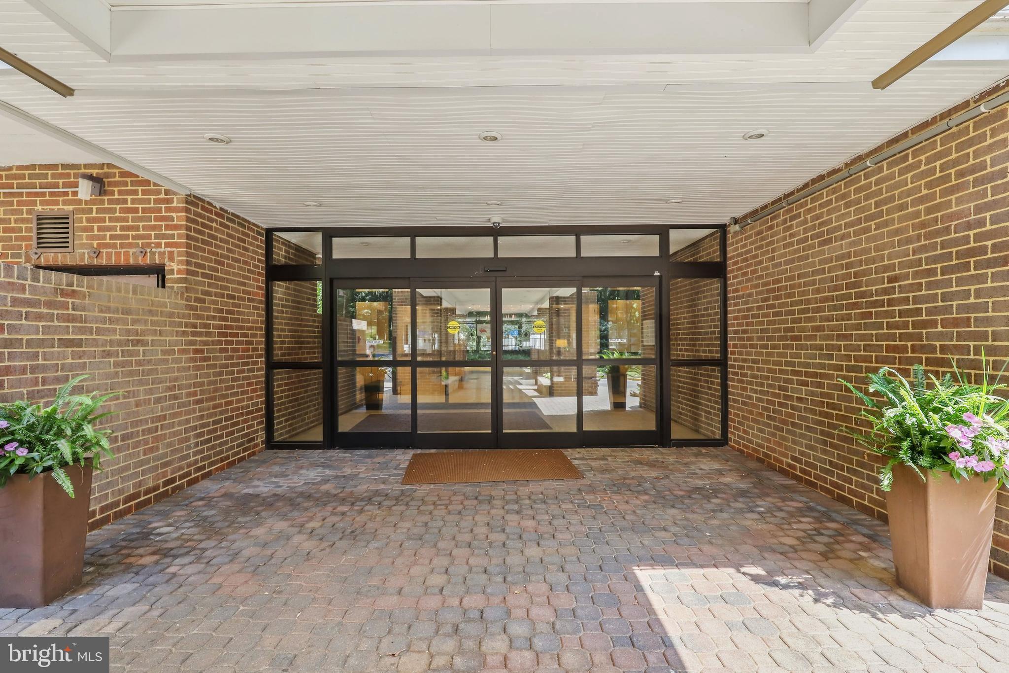 6101 Edsall Road, Unit 1406 Alexandria, VA 22304 - Photo 3 of 25 Gallery Image 3