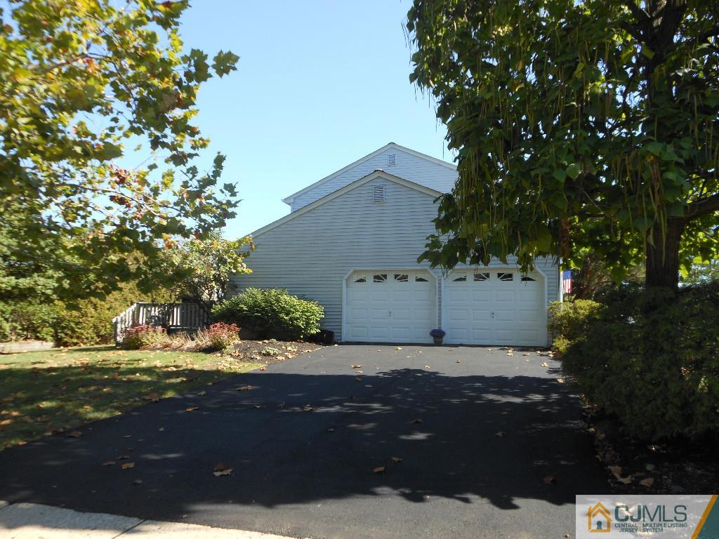 1 Kings Road Dayton, NJ 08810 - Photo 2 of 18 Gallery Image 2