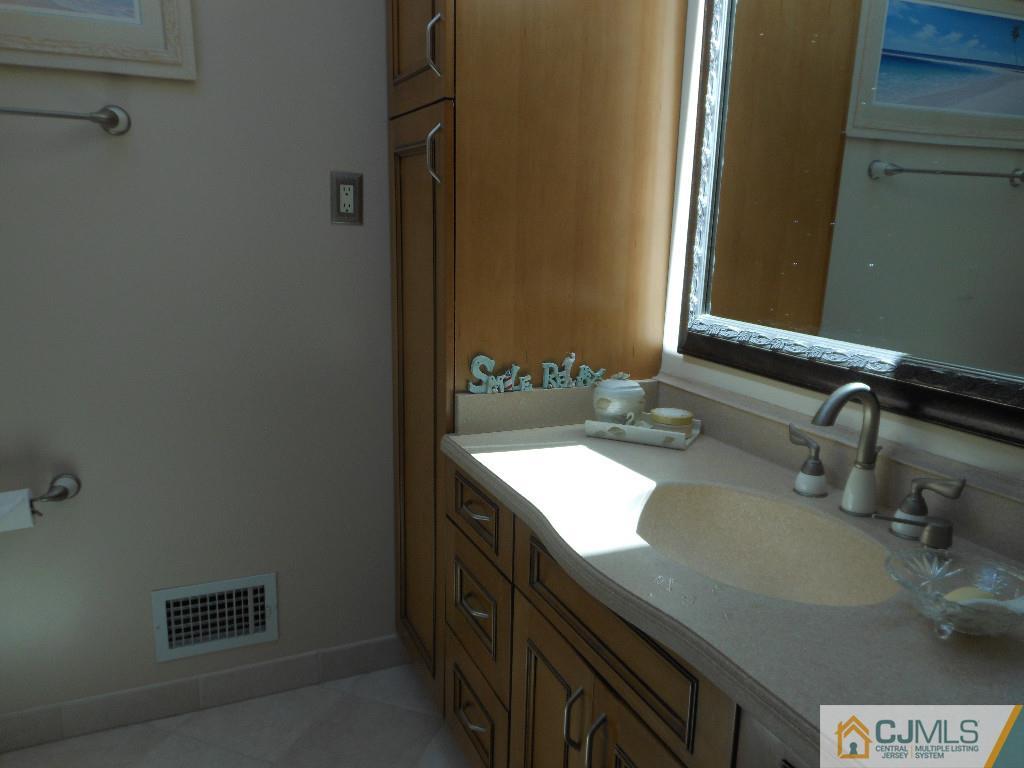 1 Kings Road Dayton, NJ 08810 - Photo 12 of 18 Gallery Image 12