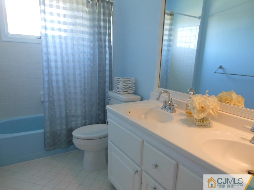1 Kings Road Dayton, NJ 08810 - Photo 14 of 18 Gallery Image 14
