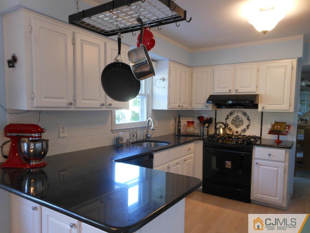 1 Kings Road Dayton, NJ 08810 - Photo 5 of 18 Gallery Image 5