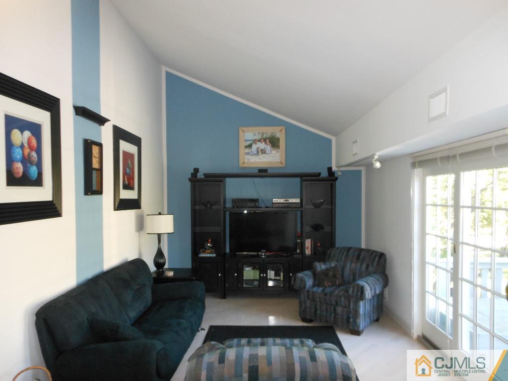 1 Kings Road Dayton, NJ 08810 - Photo 7 of 18 Gallery Image 7