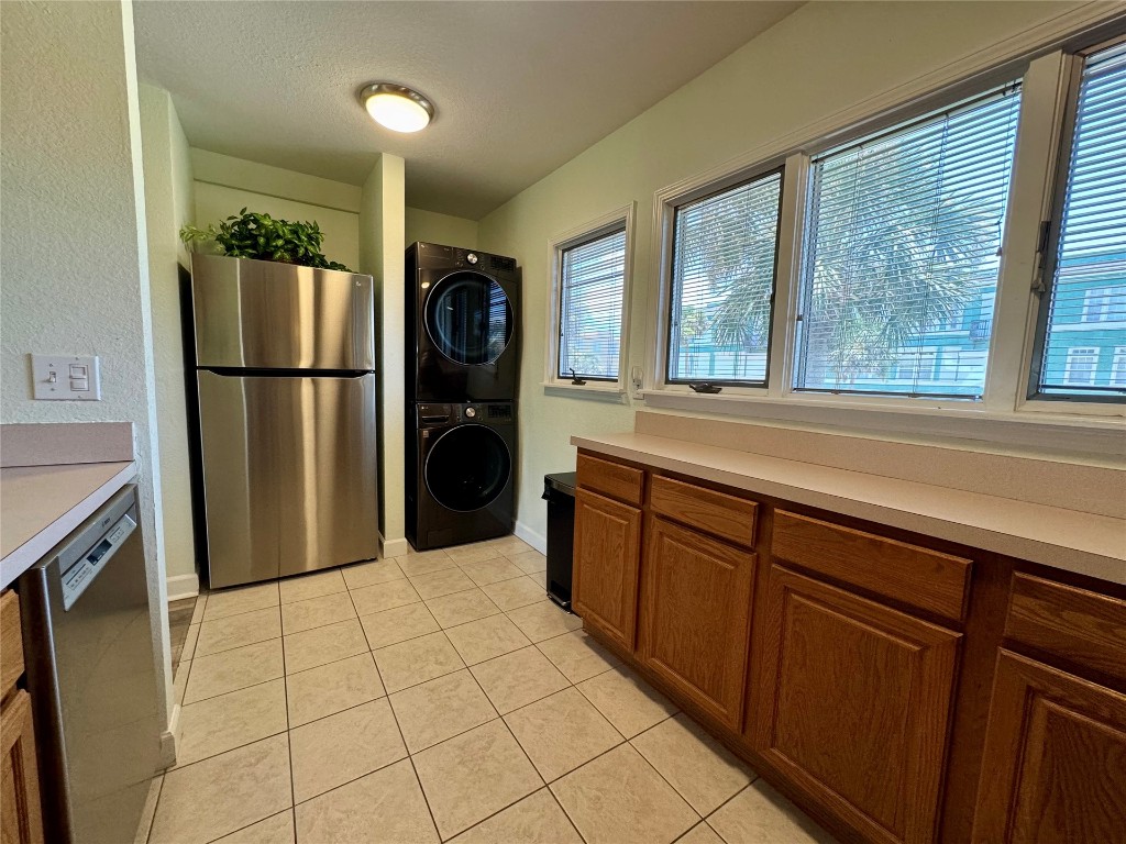 95118 Sandpiper Loop Fernandina Beach, FL 32034 - Photo 13 of 35 a kitchen with stainless steel appliances a refrigerator and a sink