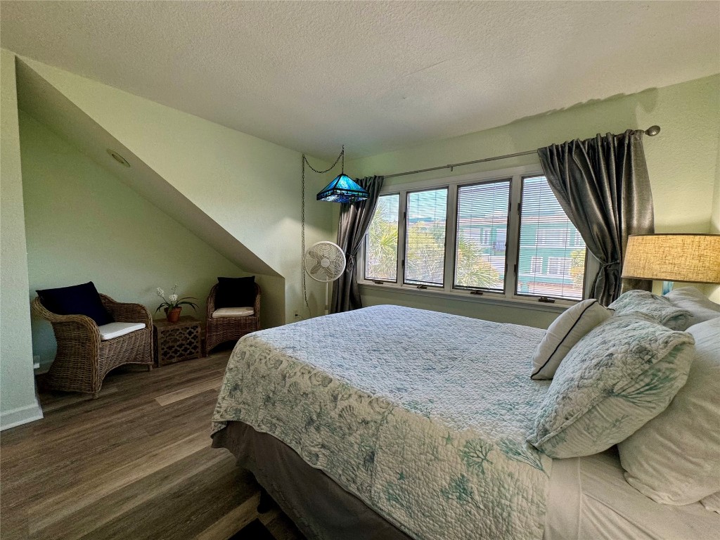 95118 Sandpiper Loop Fernandina Beach, FL 32034 - Photo 26 of 35 a bedroom with a large bed and a large window