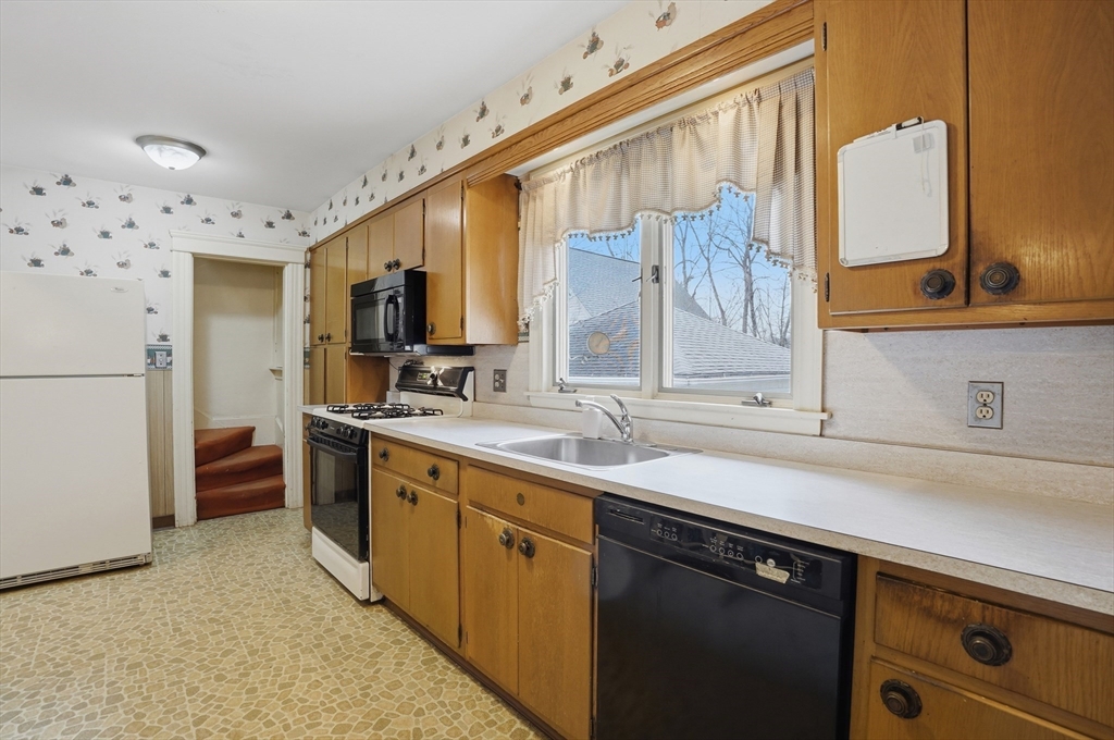 18 Davidson Road Worcester, MA 01605 - Photo 12 of 37 Gallery Image 12