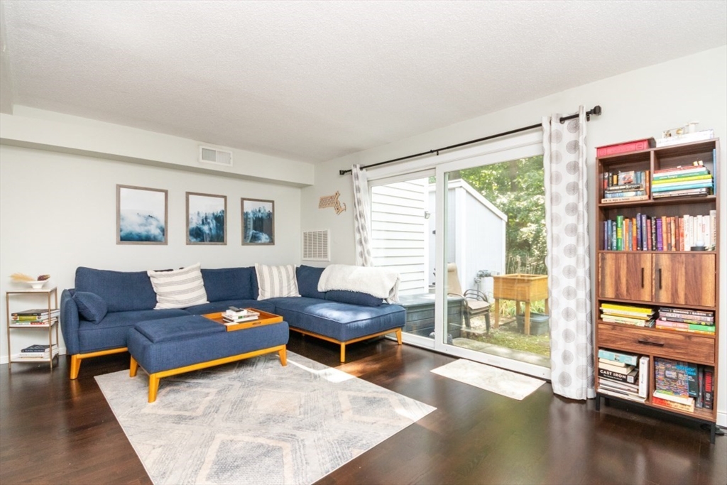 3 Beal's Cove Road, Unit F Hingham, MA 02043 - Photo 6 of 30 Gallery Image 6