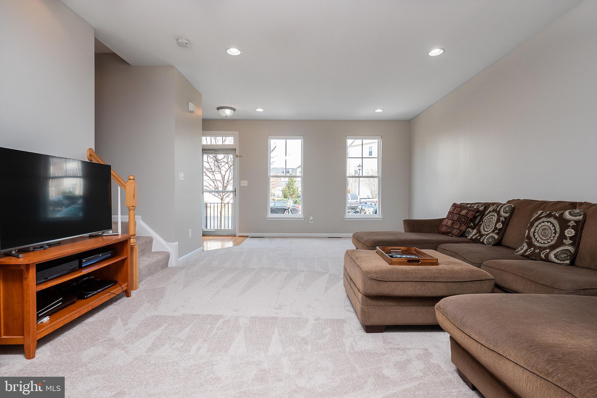9021 Ribbon Falls Loop Bristow, VA 20136 - Photo 4 of 32 Gallery Image 4
