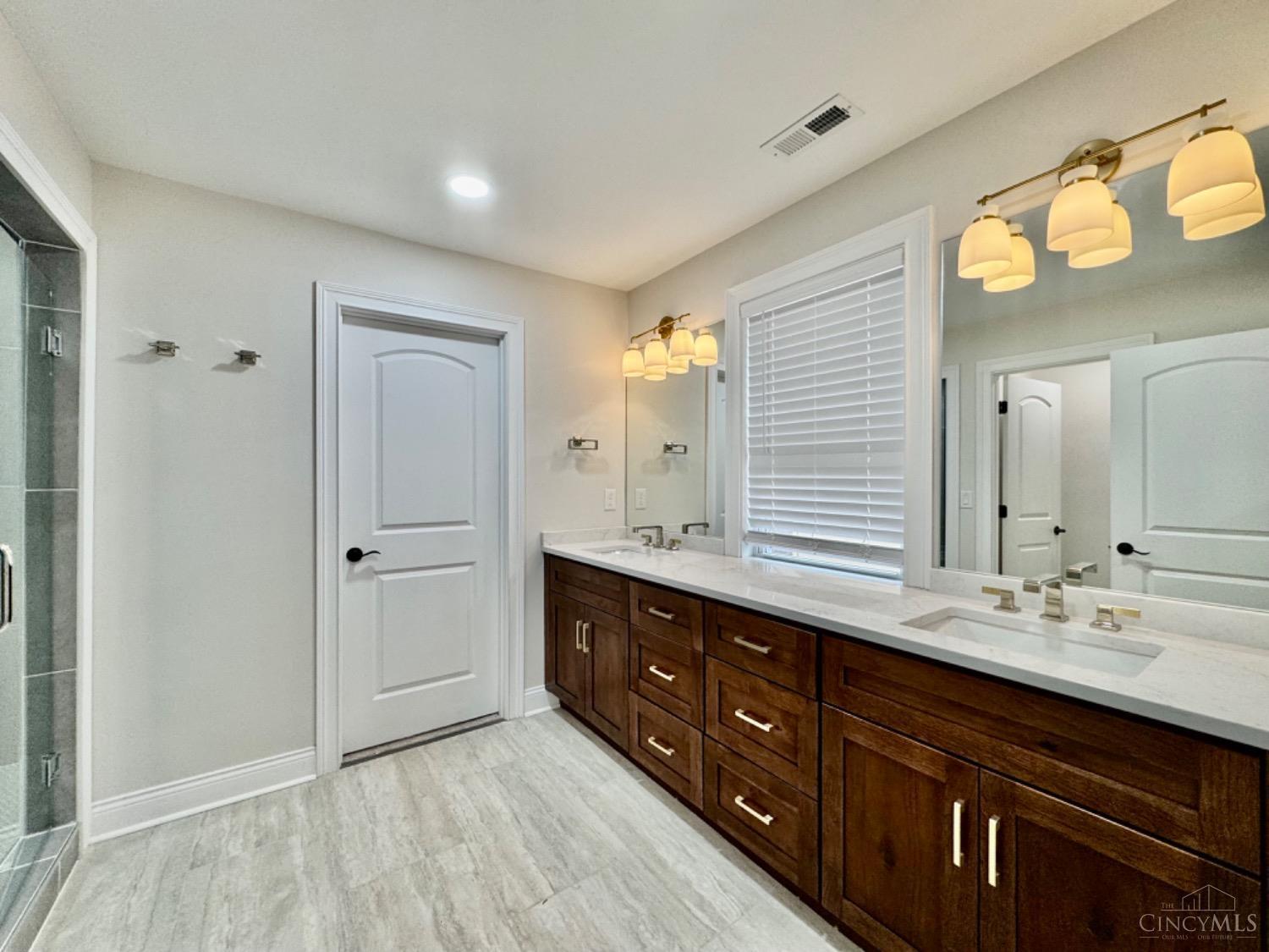 5721 Montgomery Road Cincinnati, OH 45212 - Photo 20 of 37