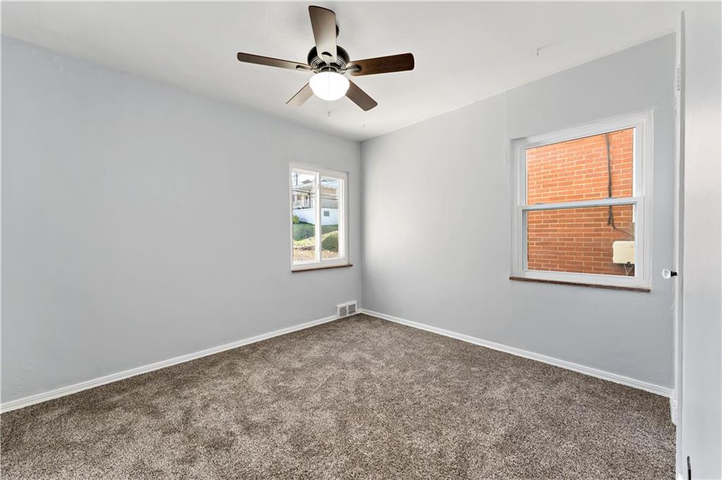 569 Loretto Road Pittsburgh, PA 15217 - Photo 10 of 30