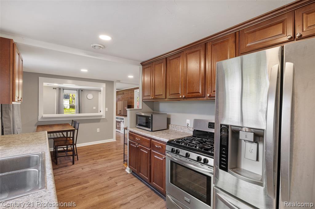 2830 Deland Road Waterford, MI 48329 - Photo 8 of 35