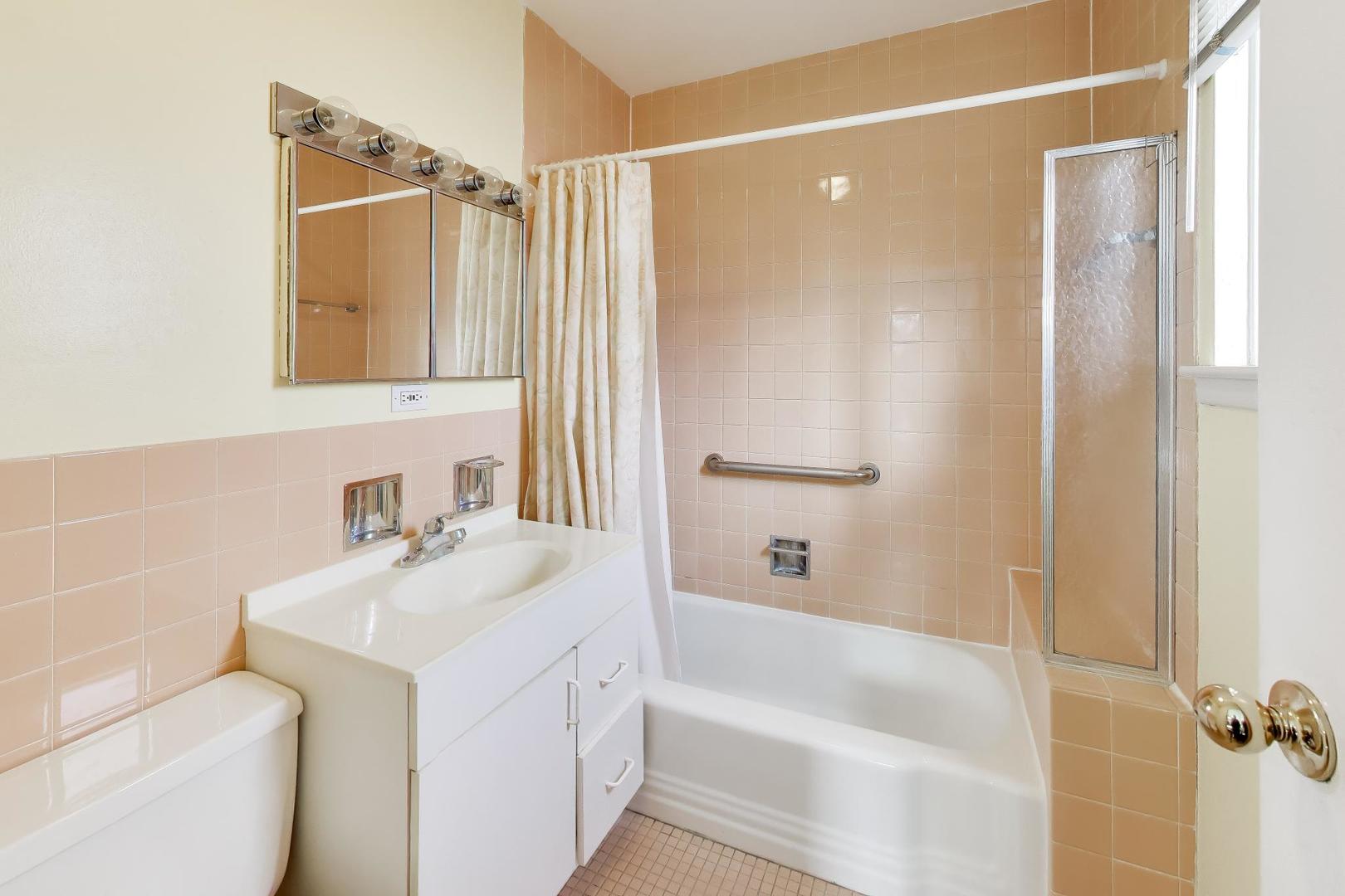 835 Ridge Avenue, Unit 507 Evanston, IL 60202 - Photo 13 of 21