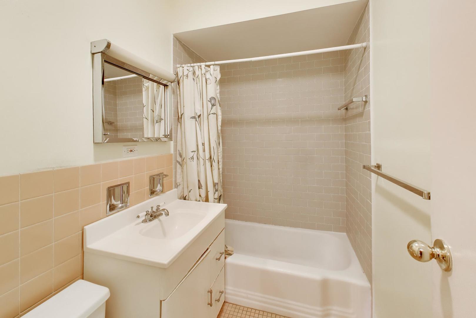 835 Ridge Avenue, Unit 507 Evanston, IL 60202 - Photo 18 of 21