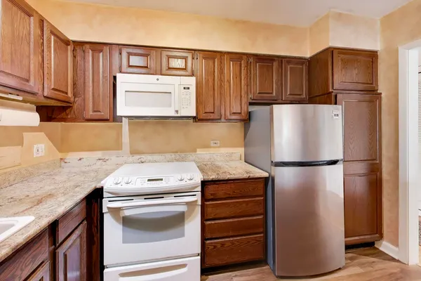 $290,000 | 835 Ridge Avenue, Unit 507, Evanston, IL 60202