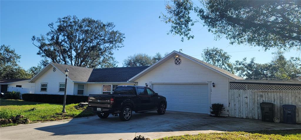 671 Roanoke Road Venice, FL 34293 - Photo 1 of 1 a front view of a house with garden