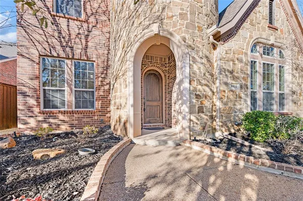 $825,000 | 1010 Lost Valley Drive, Euless, TX 76039