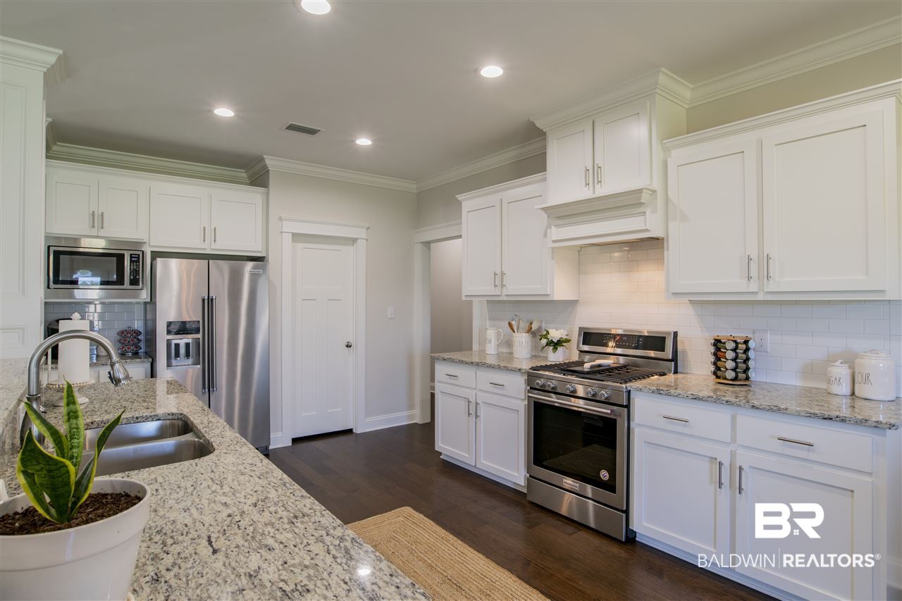 272 Garrison Boulevard Fairhope, AL 36532 - Photo 10 of 37 Kitchen