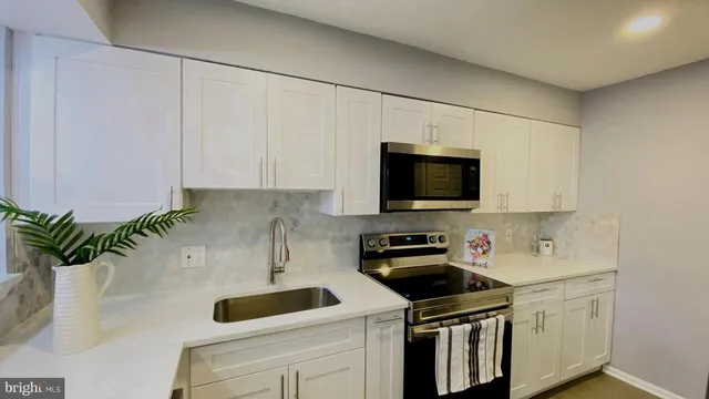 $2,800 | 10717 Hampton Terrace, Unit 307, Rockville, MD 20852