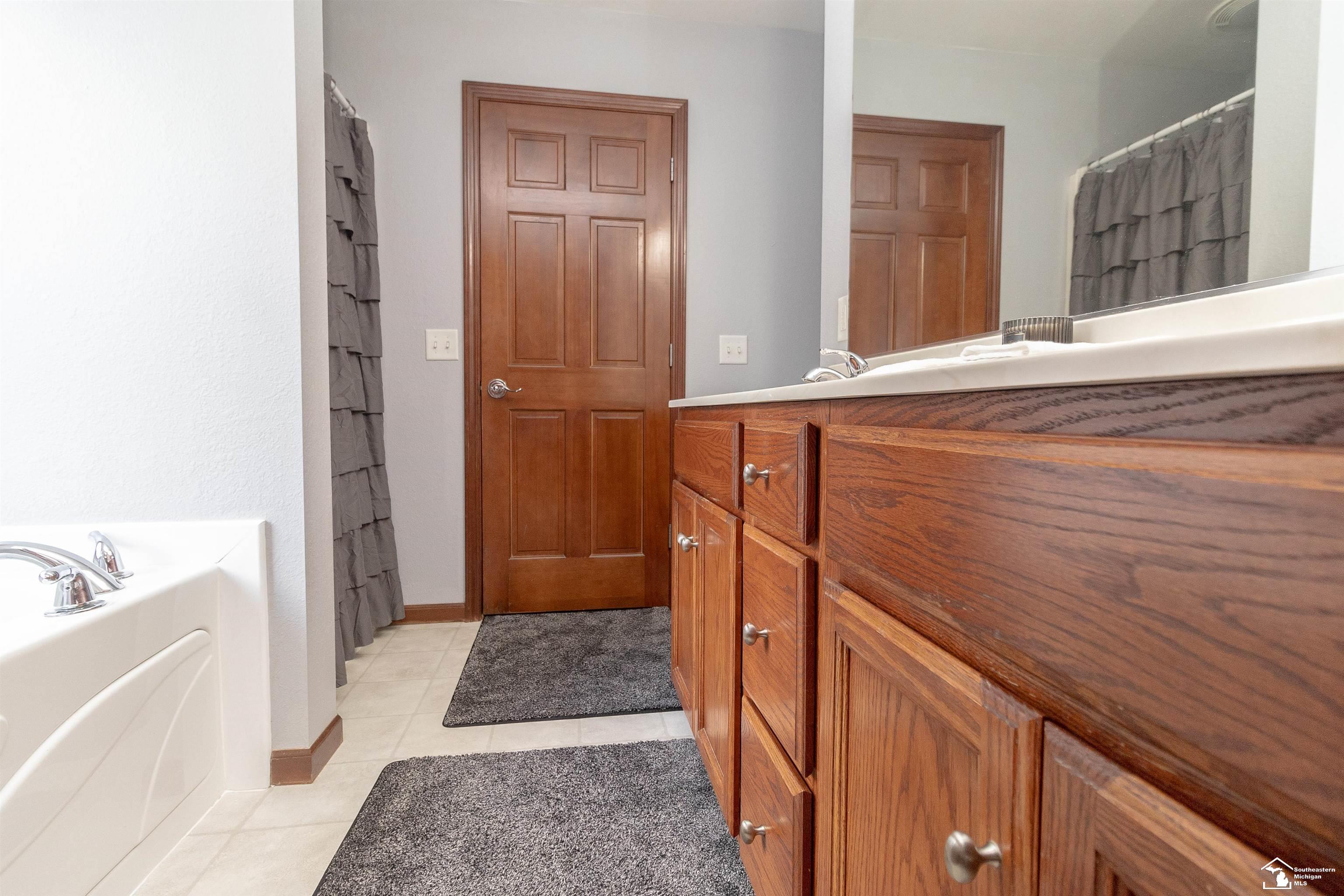 8450 Summerfield Road Lambertville, MI 48144 - Photo 19 of 44 50165295-a884f4a5-49e9-4253-9561-c81cd8acfb84.JPG
