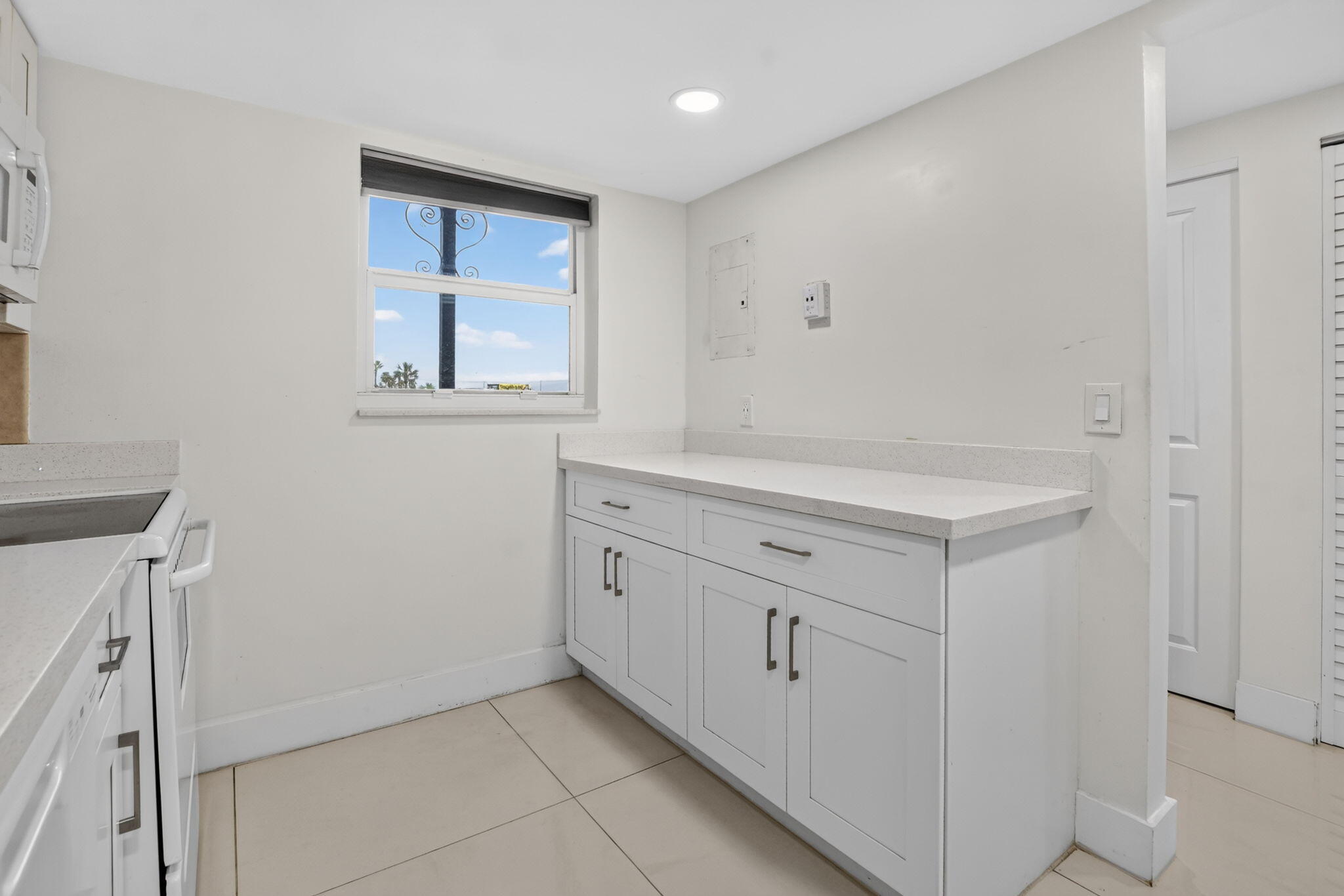 10110 Boca Entrada Boulevard, Unit 305 Boca Raton, FL 33428 - Photo 3 of 33 17-web-or-mls-DSC_2405