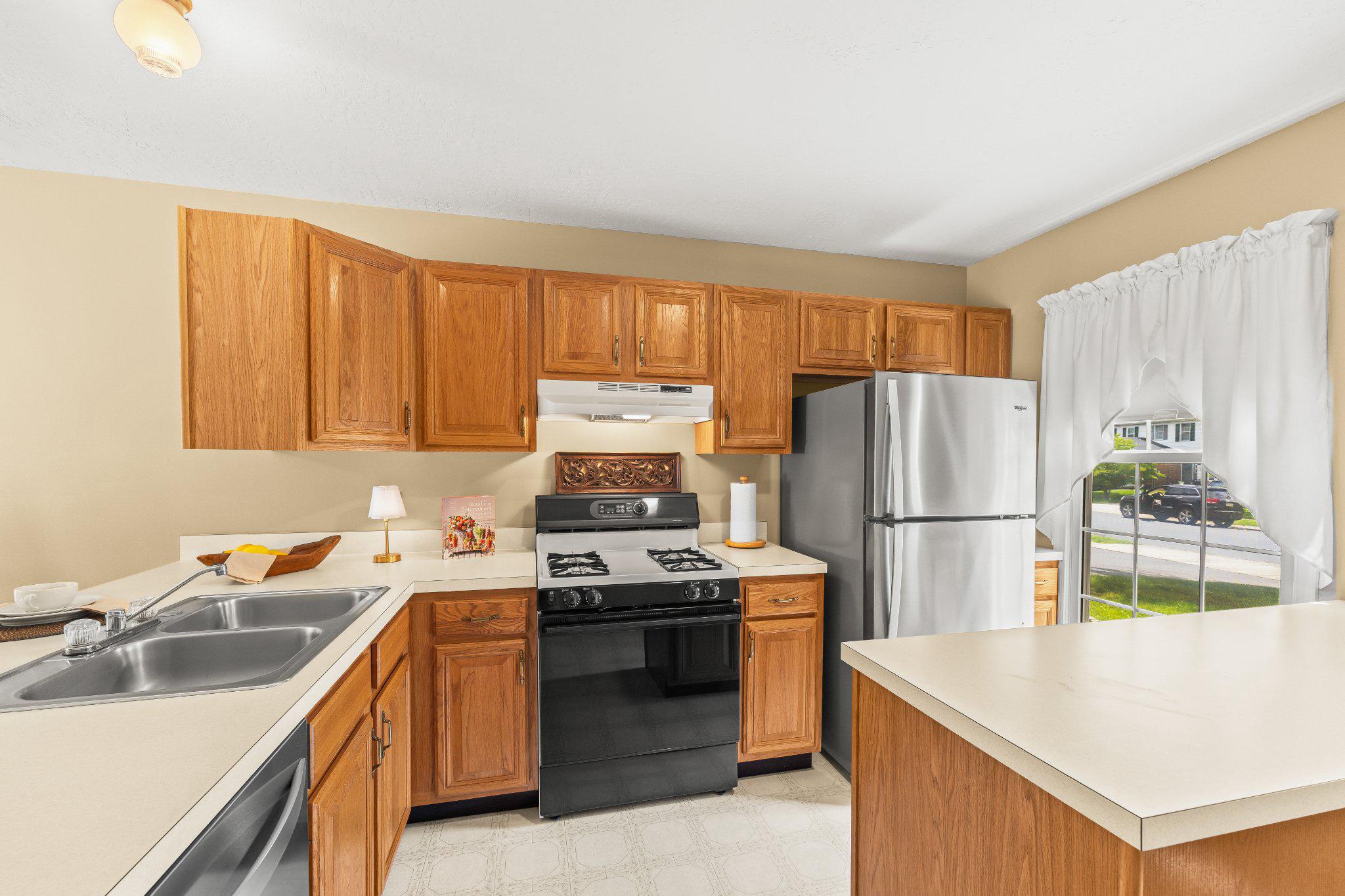 443 Crosswinds Drive Lititz, PA 17543 - Photo 4 of 26 a kitchen with a stove a refrigerator and a sink