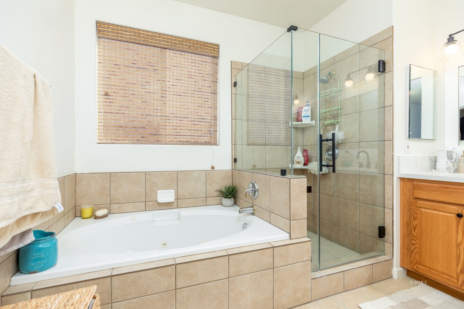718 Pinon Court Ridgecrest, CA 93555 - Photo 25 of 41 a bathroom with a bathtub and a shower