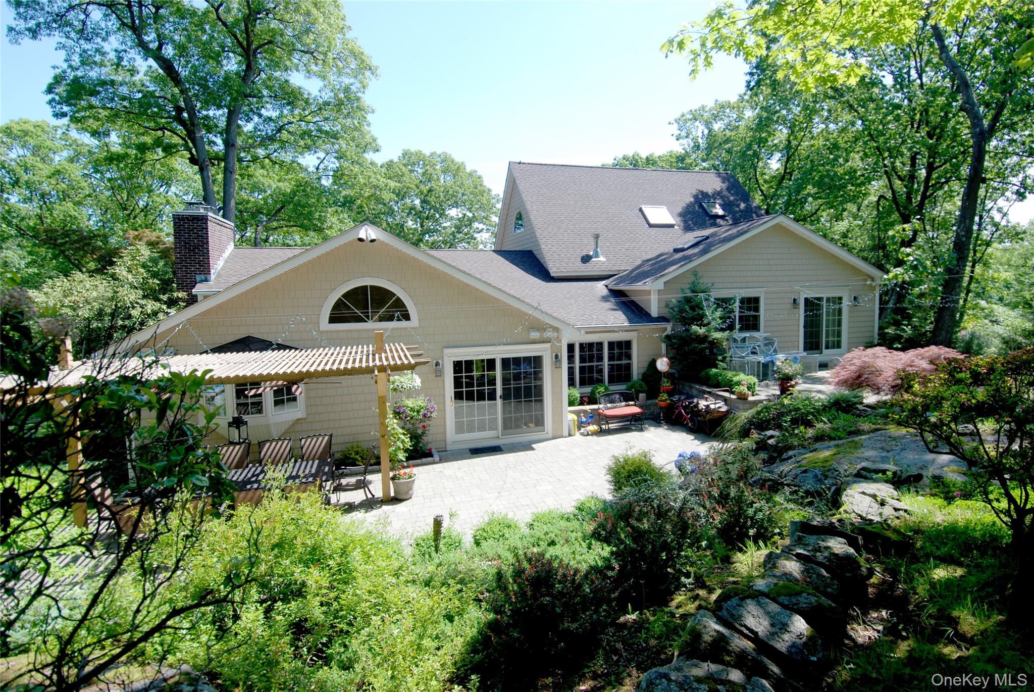 32 Country Road Mamaroneck, NY 10543 - Photo 30 of 35 Full view of patios