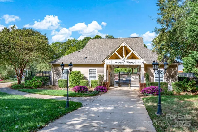 $530,000 | 210 Golden Valley Drive, Mooresville, NC 28115