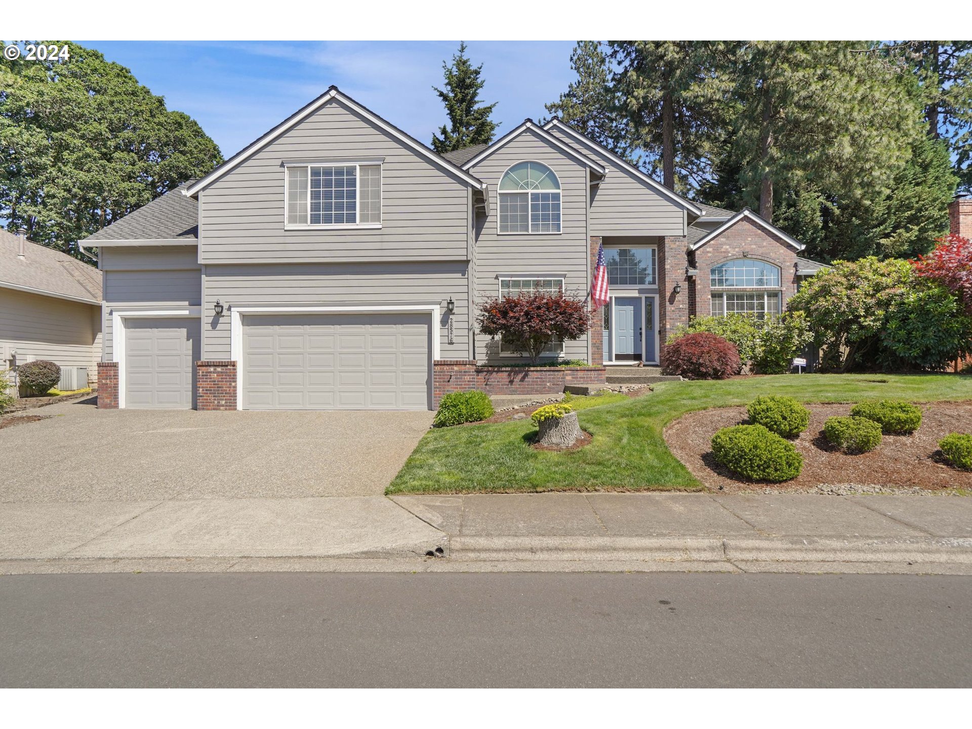 28576 Southwest Cascade Loop Wilsonville, OR 97070 - Photo 1 of 38 Gallery Image 1