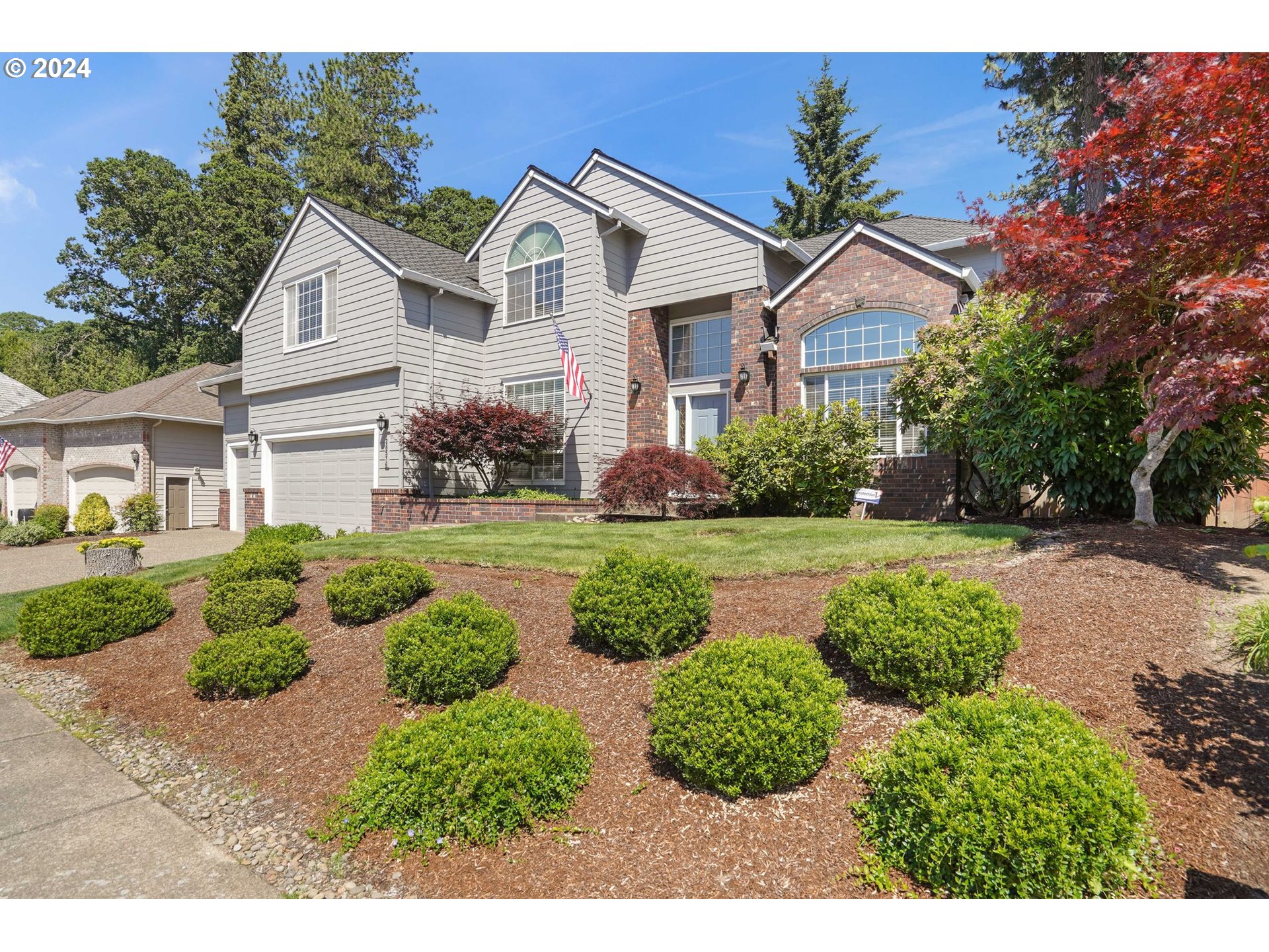 28576 Southwest Cascade Loop Wilsonville, OR 97070 - Photo 2 of 38 Gallery Image 2