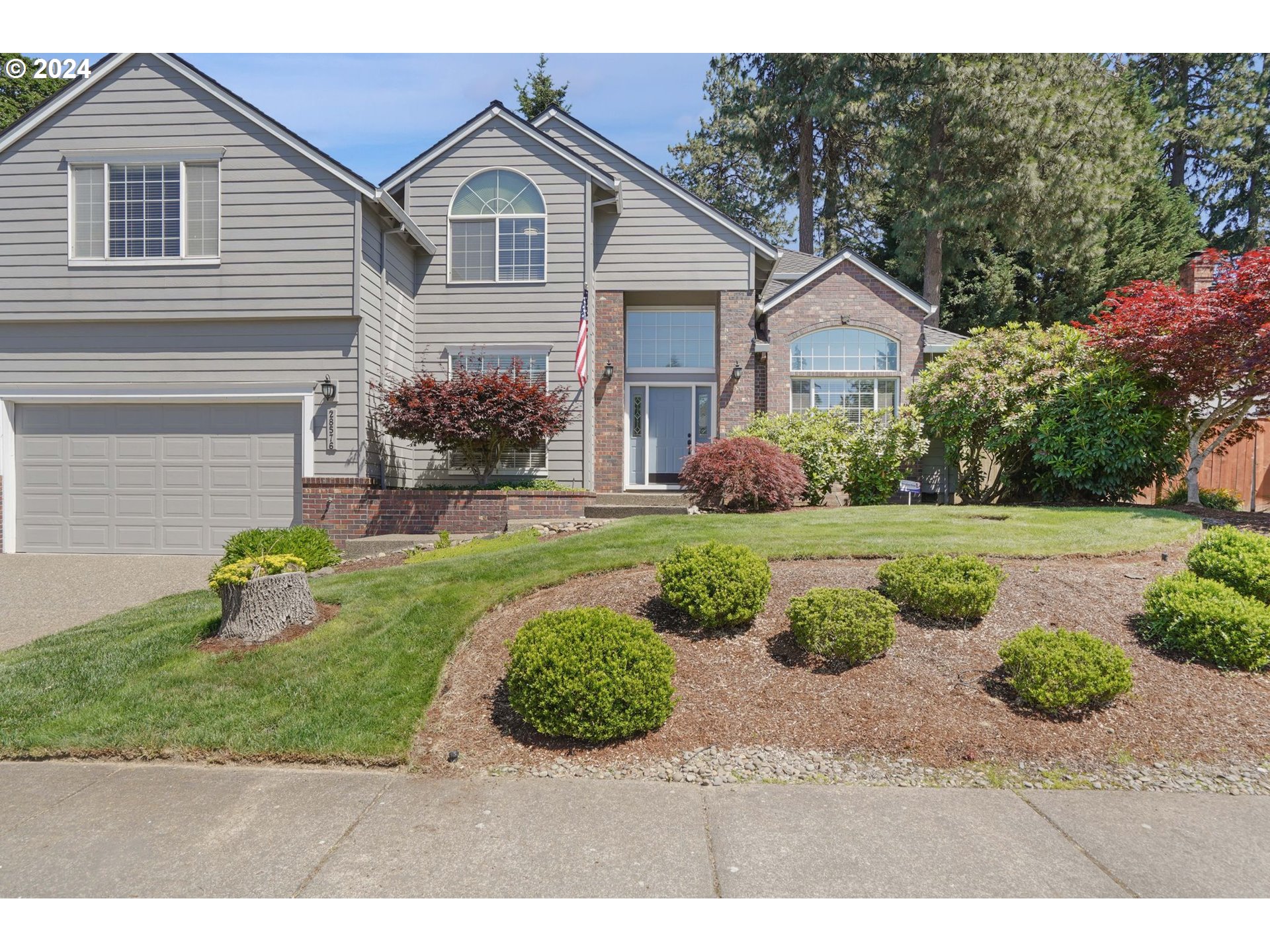28576 Southwest Cascade Loop Wilsonville, OR 97070 - Photo 3 of 38 Gallery Image 3