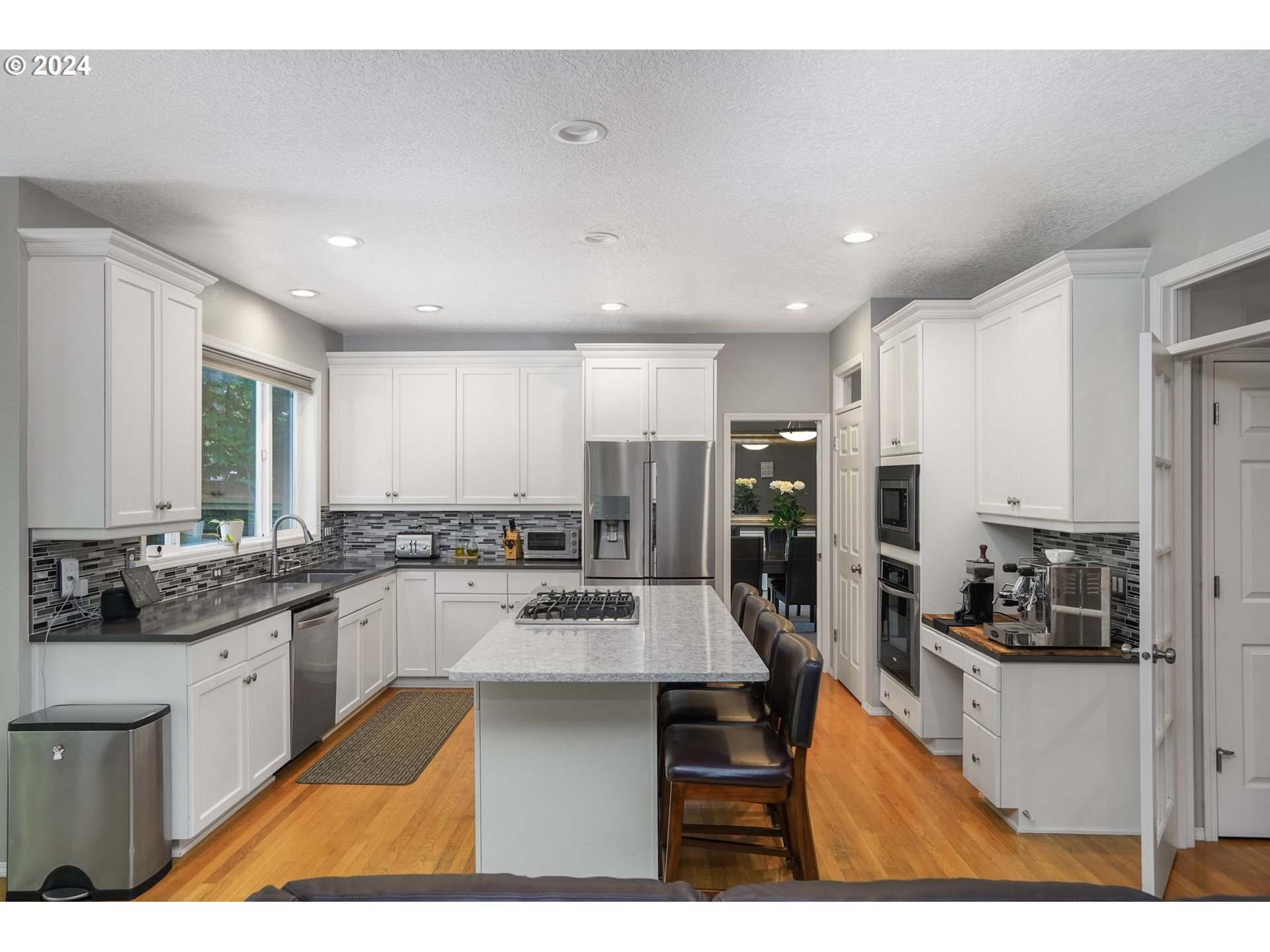 28576 Southwest Cascade Loop Wilsonville, OR 97070 - Photo 10 of 38 Gallery Image 10