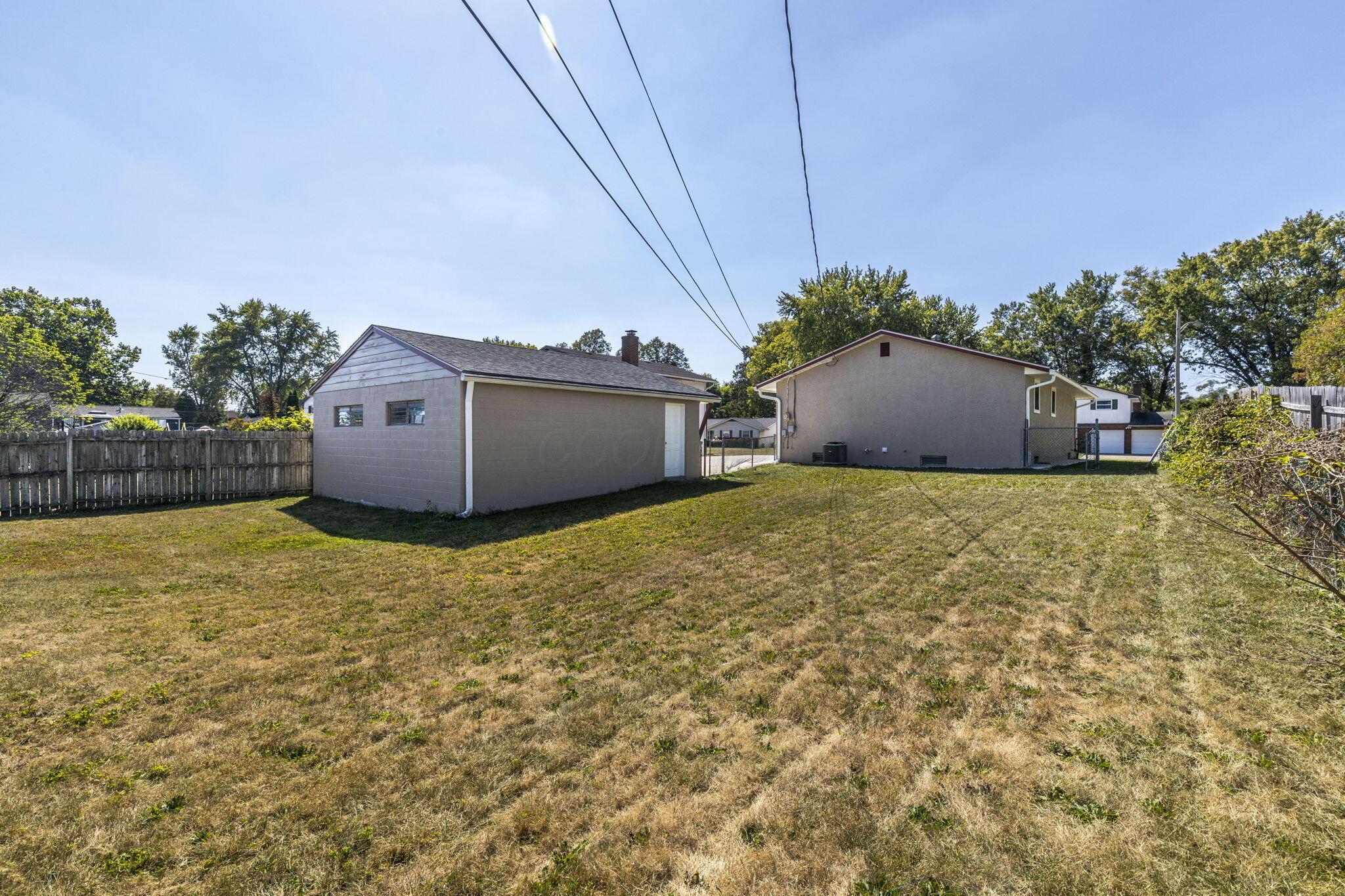 2668 Brownfield Road Columbus, OH 43232 - Photo 5 of 37 2025-9-18 2668 Brownfield Rd 007
