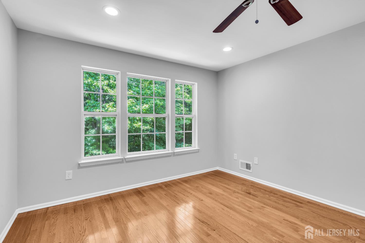 242 Hawthorne Road North Brunswick, NJ 08902 - Photo 23 of 34 an empty room with a window