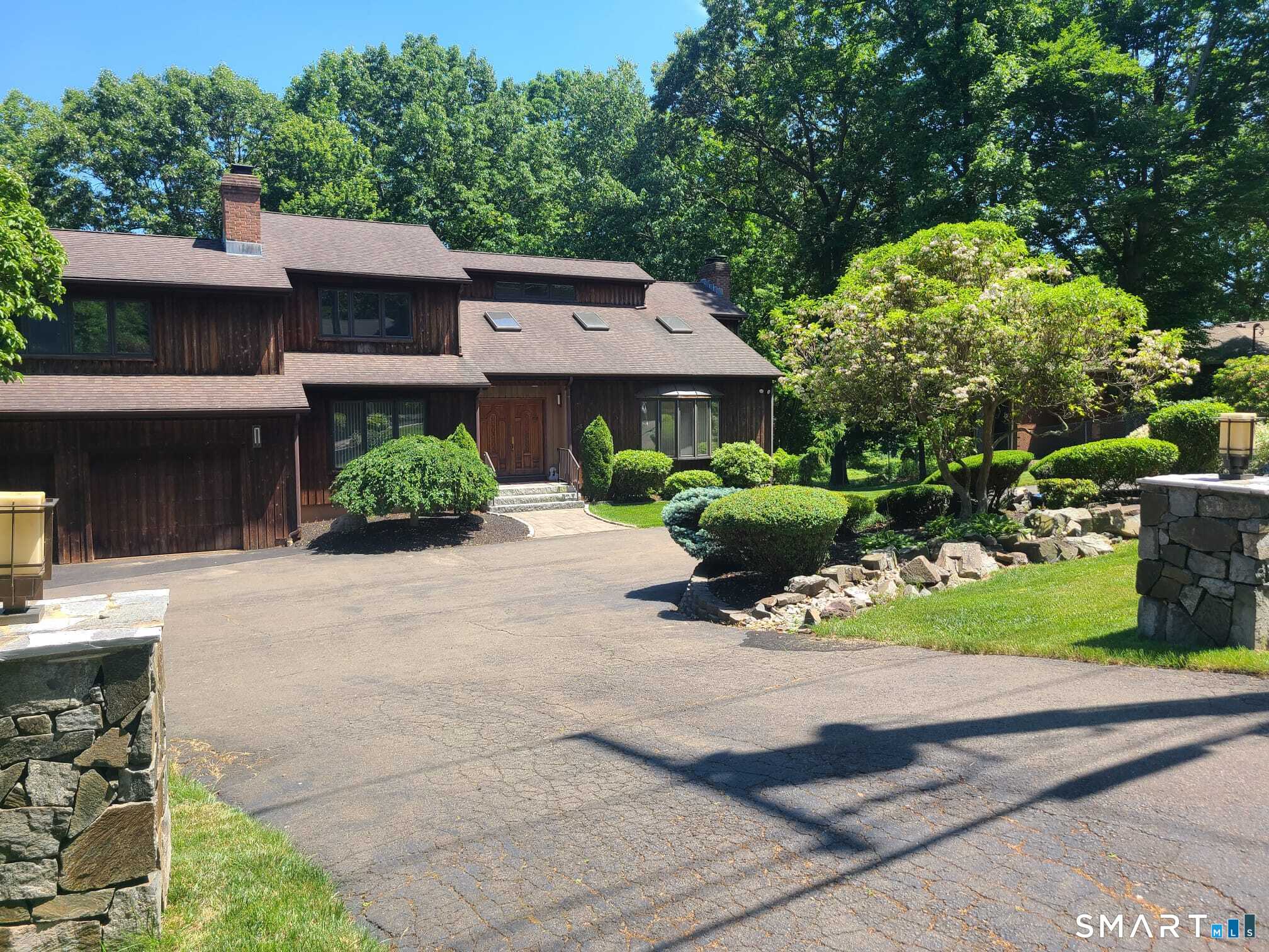 925 Dunbar Hill Road Hamden, CT 06514 - Photo 2 of 39