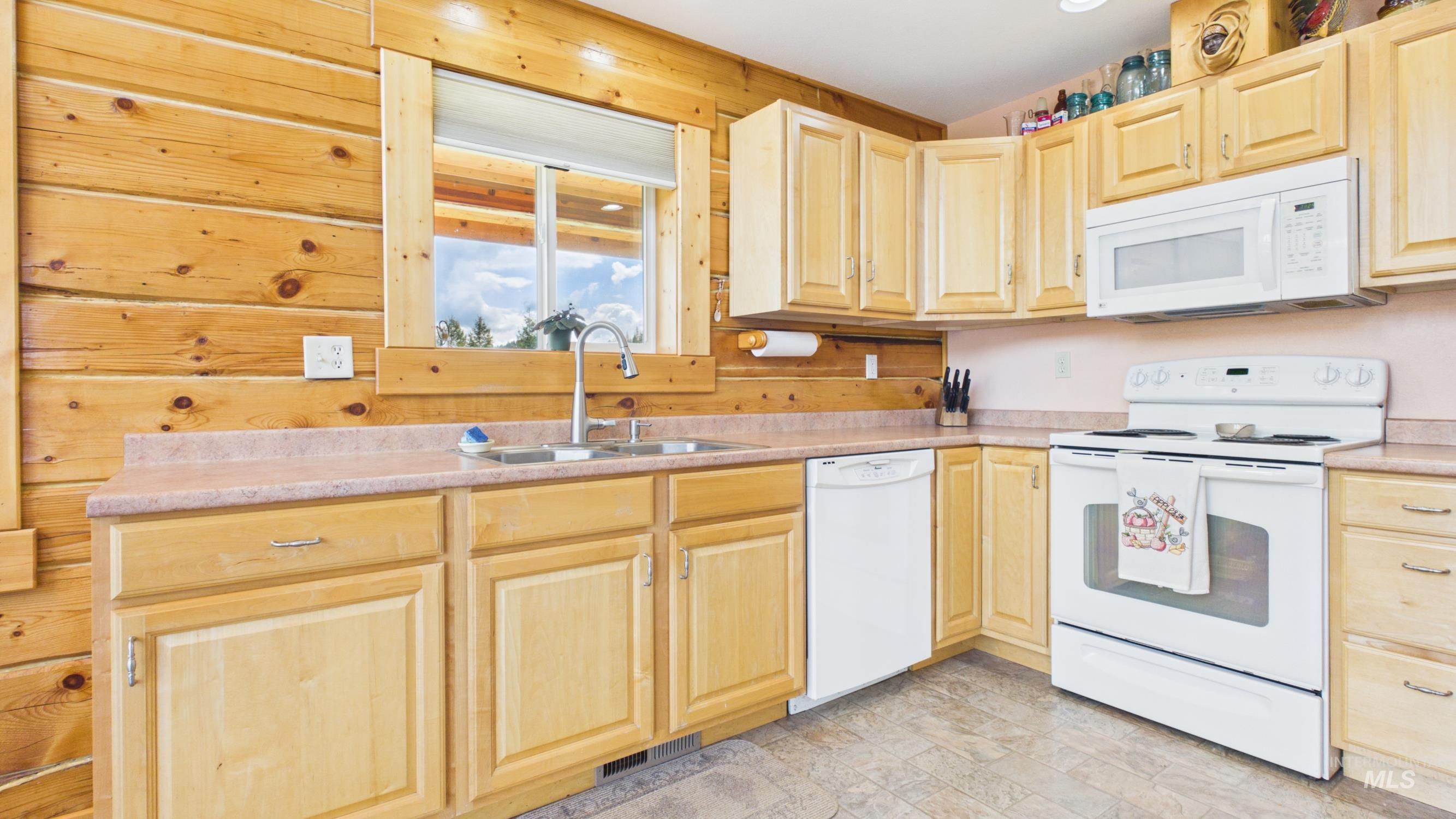 706 Canyon Rim Lane Orofino, ID 83544 - Photo 10 of 43