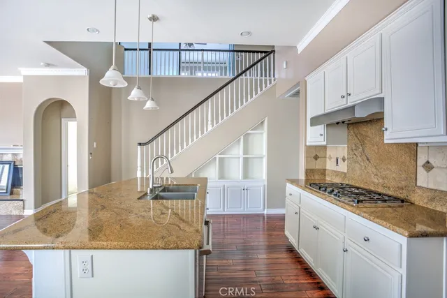 a view of entryway and kitchen