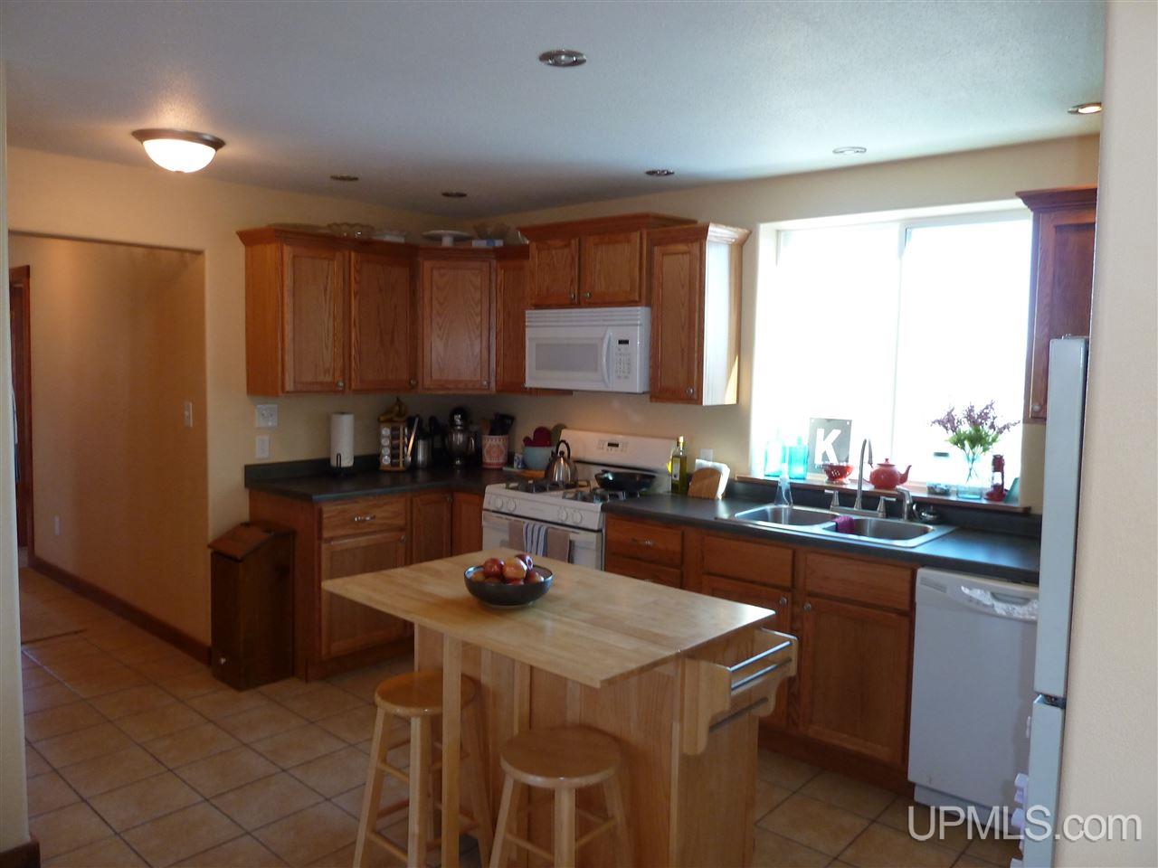 24944 Chestnut Street Calumet, MI 49913 - Photo 9 of 36 Gallery Image 9
