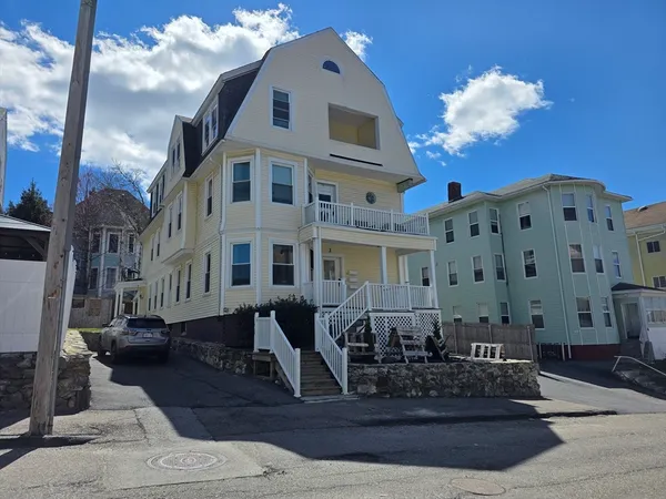 $2,000 | 2 Hillside Street, Unit 3, Worcester, MA 01610