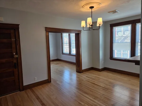 $2,000 | 2 Hillside Street, Unit 3, Worcester, MA 01610